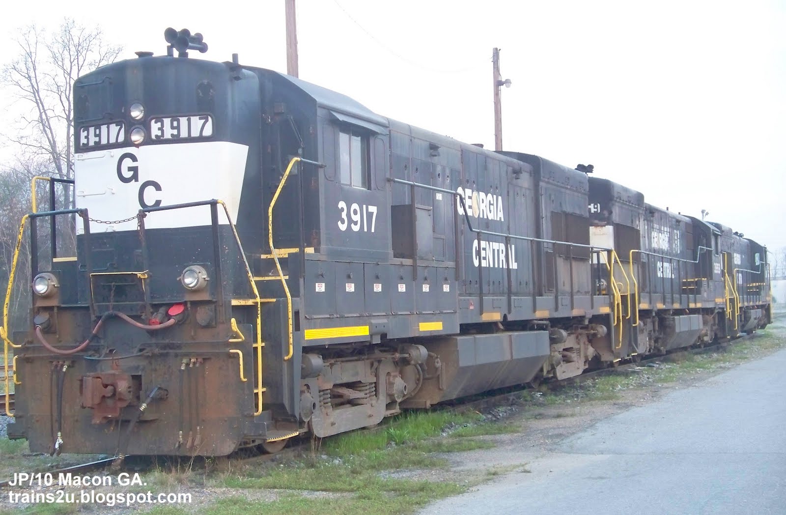 GC+3917+Railroad+Locomotives,+Georgia+Central+Railway+Train,+Macon+GA+rail+yards.JPG