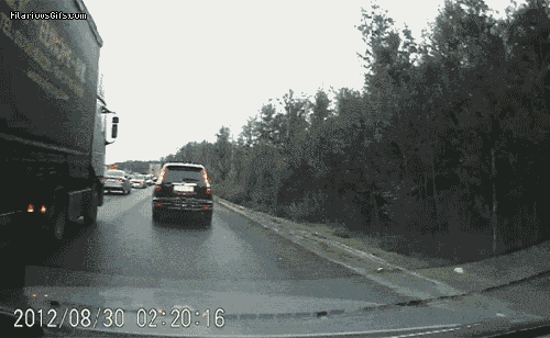 driving-on-the-shoulder.gif